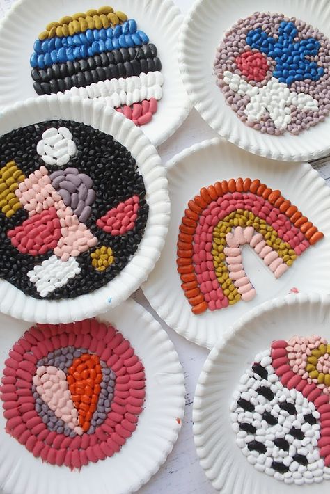 Art First Grade Projects, Bean Mosaic Art Ideas, Mosaic Kids Craft, Bean Art Mosaic, Art For Preschoolers Easy, Bean Art For Kids, Kids Crafting Ideas, Bean Mosaic Art, Kids Art And Craft Ideas