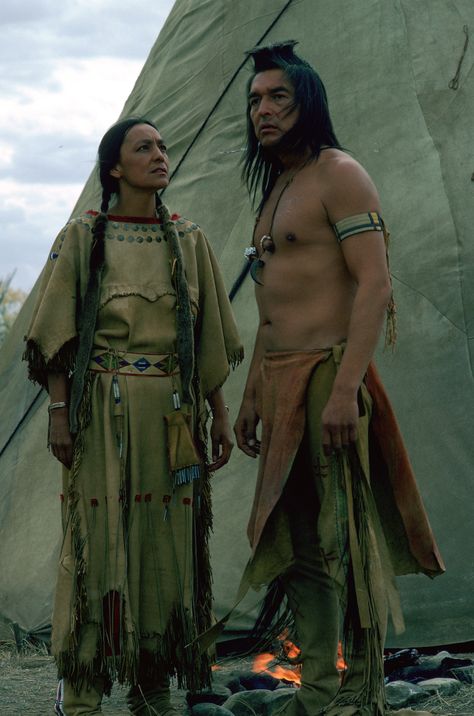 Dances with Wolves (1990) Native American Movies, Native American Face Paint, Native American Actors, Katharine Ross, Dances With Wolves, Native American Wisdom, Native American Paintings, Graham Greene, Native American Men