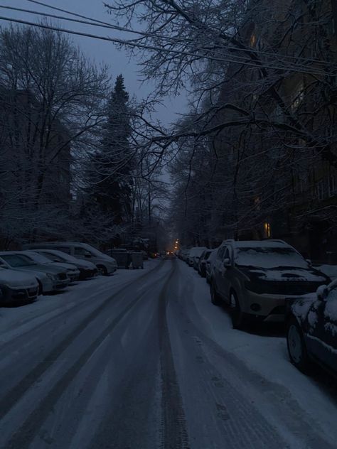 Snow In City Aesthetic, Bonito, Deep Winter Pictures, Winter At Night Aesthetic, Snowy Neighborhood Aesthetic, Cold Winter Aesthetic Dark, Cold Winter Night Aesthetic, Comfy Winter Aesthetic, Cool Winter Aesthetic