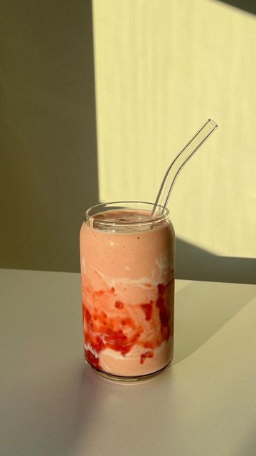 Skin Smoothie, Gourmet Food Plating, Strawberry Glaze, Yogurt Milk, Acai Smoothie, Strawberry Syrup, Strawberry Yogurt, Workout Snacks, Coconut Yogurt