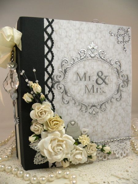 Keepsake Wedding Mini Album Wedding Mini Album, Wedding Scrapbook Pages, Thoughtful Wedding Gifts, Keepsake Wedding, Scrapbook Cover, Album Wedding, Album Ideas, Scrap Album, Mini Wedding