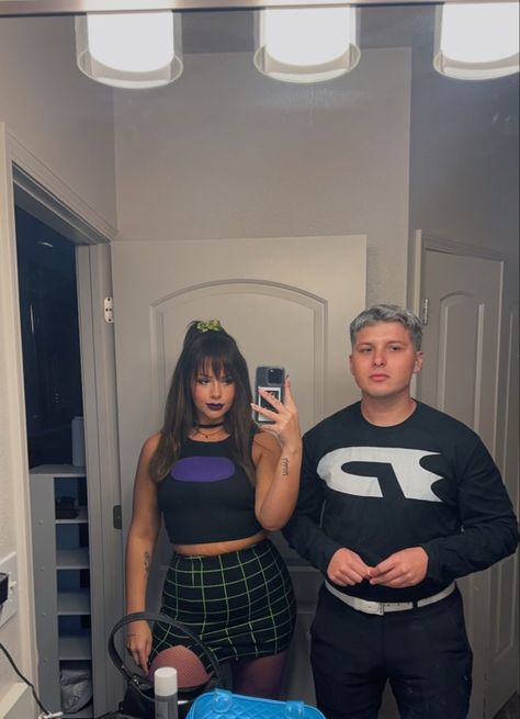 Danny Phantom Costume Couple, Jake And Fin Costume, Couple Costumes Dark Hair, Danny Phantom Couples Costume, Comiccon Costume Ideas Couple, Disfraz Danny Phantom Y Sam, Comic Con Outfit Ideas, Cosmo And Wanda Couples Costume, Danny Phantom Couple Costume