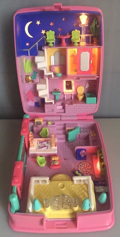 Polly Pocket Design Lessons | Apartment Therapy Perfectly Timed Photos, Funny Optical Illusions, Poly Pocket, Polly Pocket Dolls, Childhood Memories 90s, 90s Memories, Nostalgic Toys, Kids Candy, Barbie Diy