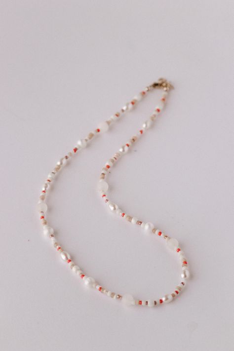 Beaded Pearl Necklace, Homemade Necklaces, Micro Mosaic Jewelry, Homemade Bracelets, Surf Jewelry, Stone Bead Jewelry, Beads Choker, Pearl Jewelry Design, Necklace Ideas