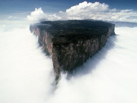 Mount Roraima (Venezuela/Brazil/Guyana) Alesund, Pamukkale, Bora Bora, Monte Roraima, Mount Roraima, Magic Places, The Lost World, Breathtaking Places, Incredible Places