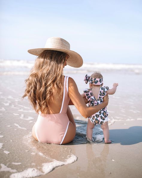 The beach is our happy place! Baby Beach Pictures, Baby Beach Photos, Beach Photoshoot Family, Beach Mom, Mommy And Me Photo Shoot, Cute Beach Pictures, Mama And Baby, Family Beach Pictures, Baby Beach
