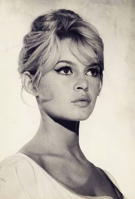 brigitte bardot Tumblr, Bridget Bardot Hair, Brigitte Bardot 60s, Bridgitte Bardot, Bridgette Bardot, Bridget Bardot, Bardot Style, Vintage Hollywood Glamour, Old Hollywood Glamour