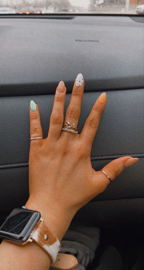 Jell Nails Designs Simple, Boho Summer Nails 2023, Multi Colored Nails Green, Western Color Nails, Cute Nashville Nails, Basic Spring Nails Simple, Almond Nails Designs Western, Country Concert Nails Ideas Simple, Tennessee Nail Ideas