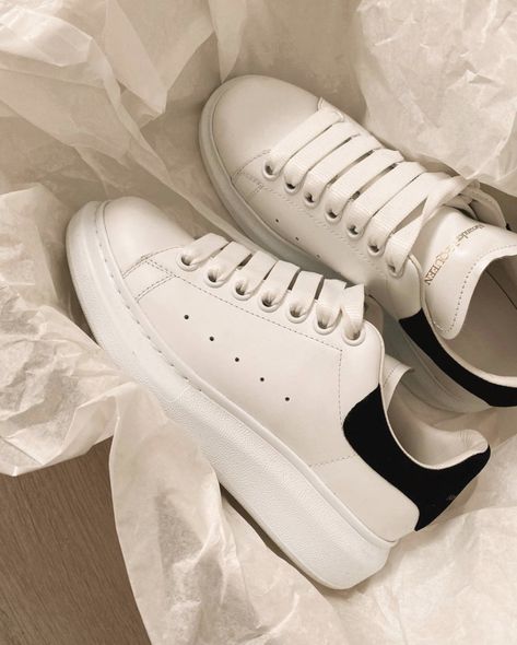 Mcqueen Shoes Outfit, Mcqueen Outfit, Alexander Shoes, Mcqueen Sneakers, Alexander Mcqueen Sneakers, Mode Zara, Alexander Mcqueen Shoes, Shoe Wishlist, Sneakers Mode