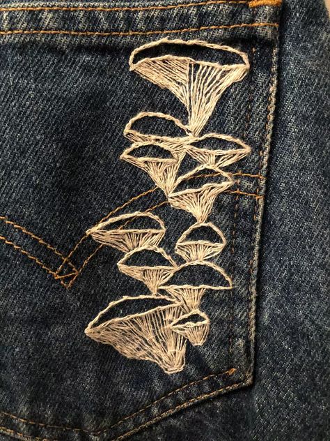 Jean Pockets Ideas, Embroidery On Jeans Pocket, Jean Pocket Embroidery, Emboirdery Ideas, Mushroom Jeans, Patch On Jeans, Grunge Embroidery, Mushroom Embroidery Pattern, Embroidery Mushrooms