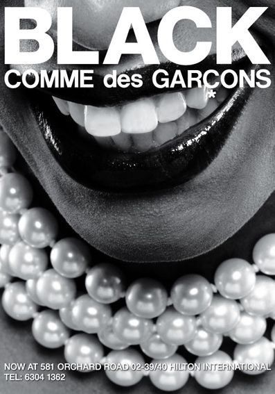 Black Comme des Garçons Comme Des Garcons Campaign, Rei Kawakubo Comme Des Garcons, Black Comme Des Garcons, Dover Street Market, Plakat Design, Rei Kawakubo, Street Market, A Day In Life, Fashion Graphic