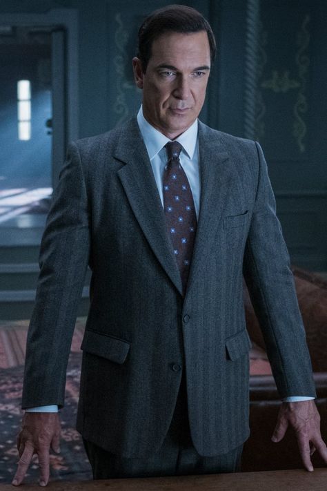 Get the First Look at Lemony Snicket in Netflix's A Series of Unfortunate Events Trailer Lemony Snicket A Series Of Unfortunate, Lemony Snicket Series, Patrick Warburton, Count Olaf, Friendly Dogs, Neil Patrick, Lemony Snicket, Home For Peculiar Children, Neil Patrick Harris