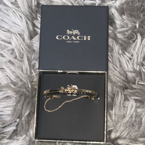 Coach Signature Horse And Carriage Chain Cuff Gold Bracelet Gift Box Style: Cuff Diameter: 2 1/4 Style: F33376 Come With Coach Gift Box Quinceanera Presents, Boyfriend Jewelry Gifts, Best Jewelry Brands, Gold Bracelet Stacks, Coach Bracelets, Gifts For Moms Birthday, Boyfriend Jewelry, Chain Stack, Gold Bracelet Stack