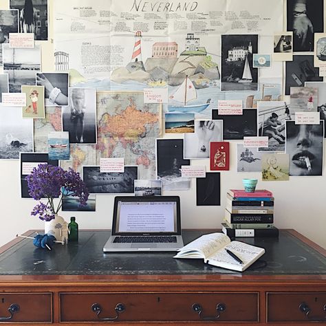 Home Writing Studio, Writing Desk Inspiration, Author Office Aesthetic, Writer Office Ideas, Writer Desk Aesthetic, Writing Space Aesthetic, Creative Writer Aesthetic, Travel Writer Aesthetic, Writer Office Aesthetic