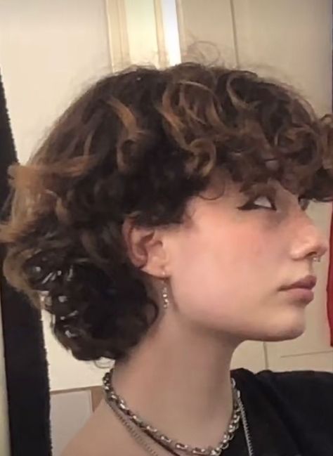 Non Binary Haircuts Curly, Non Binary Hair, Short Hair Hair Styles, Non Binary Haircuts, Fluffy Curly Hair, Hair Styles Short Hair, Styles Short Hair, Shot Hair, Hair Styles Short