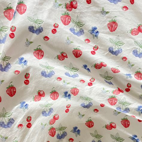 Berry Duvet Cover, Djerf Avenue Berries, Summer Berries Djerf, Summer Berries Aesthetic, Berry Sheets, Djerf Avenue Aesthetic Wallpaper, Summer Duvet Covers, Fruit Themed Bedroom, Djerf Avenue Summer Berries