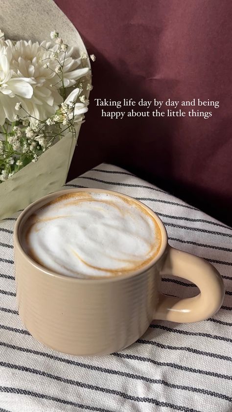 Instagram Story Ideas Coffee Shop, Coffee Streak, Coffee Instagram Story Ideas, Coffee Photography Aesthetic, Coffee Snap, Coffee Captions Instagram, Coffee Captions, Instagram Story App, Cafe Pictures