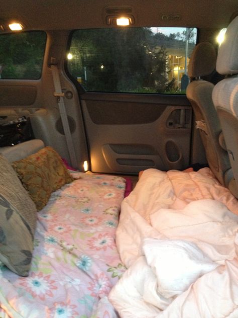 Blanket In Car Aesthetic, Car Backseat Pillows And Blankets, Best Friend Blankets Diy, Car Sleeping Ideas, Sleeping In Your Car Aesthetic, Cozy Car Backseat, Road Trip Bed In Car, Comfy Backseat Car, Car Blanket Aesthetic