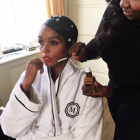 Makeup artist #JessicaPSmalls  for #JanelleMonae. #TWGartists #MetGala #BTS Darkroom Photography, Black Makeup Artist, Eyeshadow Styles, Eyeliner Techniques, Embrace Natural Beauty, Makeup Brushes Guide, Iconic Looks, Flawless Makeup Application, Mascara Tips