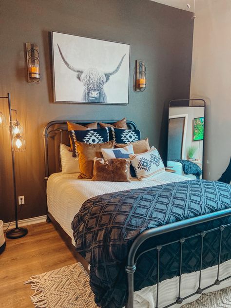 Metal Bed Frame Bedroom Ideas Western, Aztec Room Decor Bedroom, Western Bedroom Colors Paint, Cowboy Inspired Bedroom, Aztec Theme Bedroom, Aztec Inspired Bedroom, Rust Western Bedroom, Rustic Diy Headboard Ideas, Aztec Bedding Bedroom