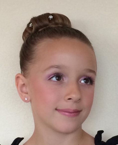 My daughter and her hair and makeup choice for her dance recital!! Dance Recital Makeup, Recital Makeup, Toddler Makeup, Ballet Makeup, Ballet Hair, Ballerina Makeup, Toddler Ballet, Ballet Hairstyles, Ballet Recital