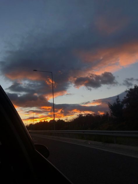 Sunset Travel Aesthetic, Sunset Car Ride Aesthetic, Road Trip Photos In Car, Car Traveling Aesthetic, Car Sunset Pictures, Car Ride Aesthetic Sunset, Travel Car Aesthetic, Roadtrip Aesthetic Car, Car Road Trip Aesthetic