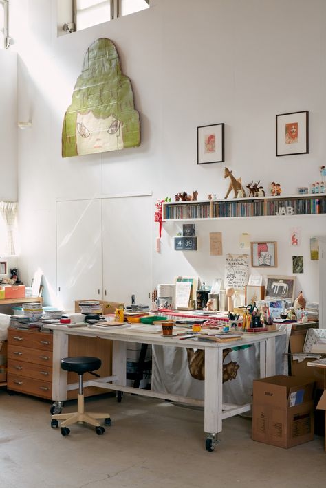 Family Art Room, Small Space Office Ideas Layout, Office Studio Ideas, Home Office Studio Creative Workspace, Art Studio Interior, Creative Workspace Inspiration, Creative Studio Space, Design Studio Workspace, Things Organized Neatly