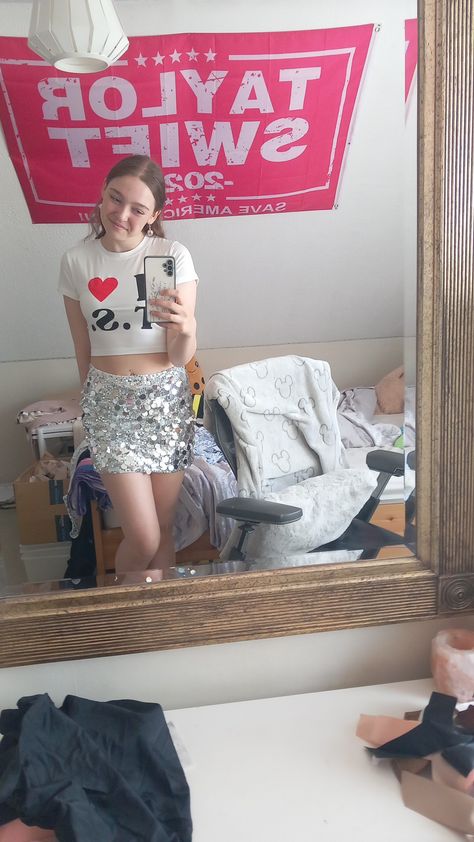 Eras tour, Taylor swift, mirror ball, eras tour outfits, disco shirt, outfit ideas, hair ideas, makeup ideas, pose ideas, selfie, mirror pic Pose Ideas Selfie, Outfits Disco, Shirt Outfit Ideas, Eras Tour Outfits, Eras Tour Taylor Swift, Eras Tour Taylor, Ideas Pose, Selfie Mirror, Disco Shirt