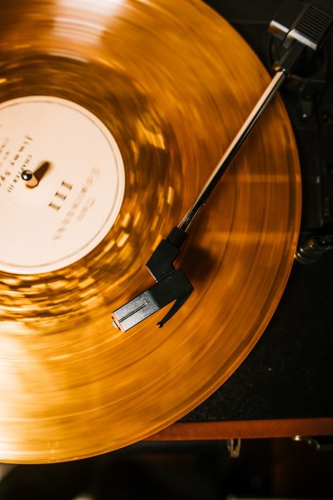 🎶 Name an album you always return to and will never get sick of 🎶 #newmusicfriday #music #vinyl #magnoliarecordclub Photo by Jakob Rosen on Unsplash Vynil Record, Arte Jazz, Disco Aesthetic, Vinyl Aesthetic, Vinyl Player, Vinyl Record Player, Jazz Club, Orange Aesthetic, Photos Hd