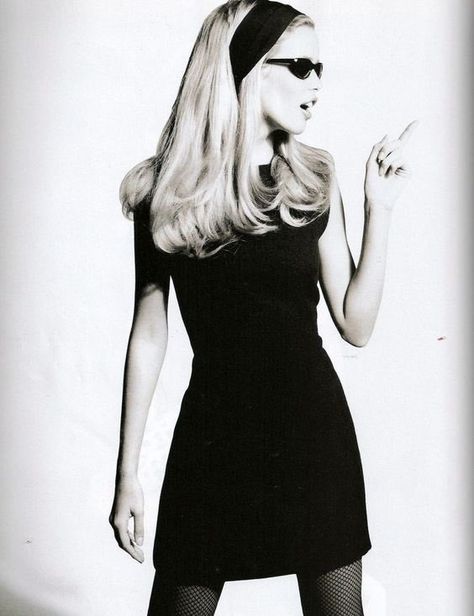 XXIII. 40s Fashion, Retro Eyeliner, Fashion 60s, Looks Halloween, Fashion 80s, Model Aesthetic, Stil Inspiration, Claudia Schiffer, Fashion Portfolio