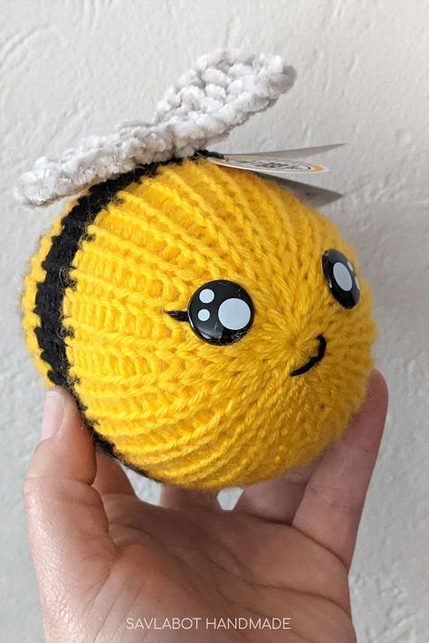 Check out how I make a little bee on my Knitting Machine. I used my 22 pin machine to make this bee! Pom Pom Bees How To Make, Things To Make On A Sentro Knitting Machine, 22 Pin Knitting Machine Patterns Free, Circular Knitting Machine Projects, 22 Pin Knitting Machine Patterns, Circular Knitting Machine Patterns Free, Machine Animals, Round Loom Knitting, Knitting Machine Tutorial