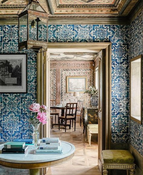 Jane French Home on Instagram: “Studio Peregalli, wonderful Portuguese blue and white tile @archdigest #janefrenchhome #chezorleans #blueandwhite #tampaantiques…” Studio Peregalli, Plain English Kitchen, Hand Painted Tile, San Francisco Houses, Italian Interior, Charming Kitchen, Portuguese Tiles, Mosaic House, Tile Murals