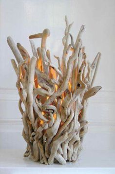 30 Driftwood Recycling Ideas for Creative Low Budget Home Decorating Driftwood Projects, Mebel Antik, Dollar Store Halloween Decorations, Ceramic Wall Sculpture, Driftwood Furniture, Driftwood Diy, Easy Diy Halloween Decorations, Recycling Ideas, Farmhouse Halloween