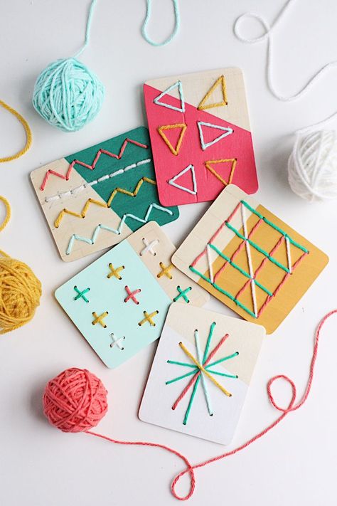 These DIY Dipped Stitching Boards are the perfect boredom-buster! Made with wood boards and bright colors, they will keep little hands busy all winter long! Kids Woodworking Projects, Kerajinan Diy, Diy Yarn Crafts, Wood Boards, Board For Kids, Woodworking Projects For Kids, Woodworking For Kids, Sewing Projects For Kids, Yarn Diy