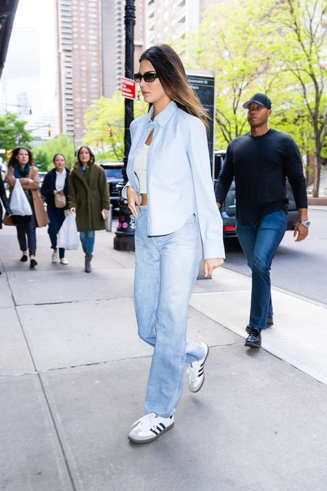 36 Best White Sneakers for Women of 2024 | Vogue Kendall Jenner Shoes, Kendall Jenner Jeans, Plain White Sneakers, Looks Adidas, Best White Sneakers, Samba Shoes, Samba Outfit, Minimalist Street Style, Kendall Jenner Street Style