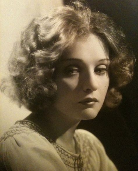 Anna Sten Russian Actress, Photo Glamour, Old Portraits, Classic Actresses, Poses References, Foto Vintage, Foto Art, Vintage Portraits, Photo Reference