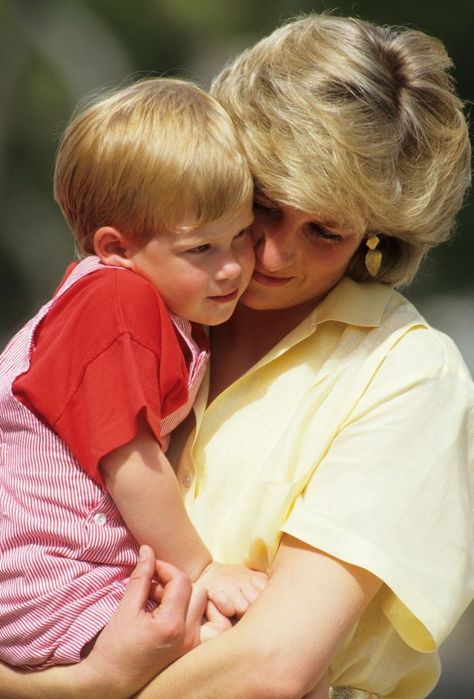 Prințesa Diana, Putri Diana, Princess Diana Rare, Princ Harry, Prince Harry Et Meghan, Prins William, Prins Harry, Princess Diana Fashion, Princess Diana Family