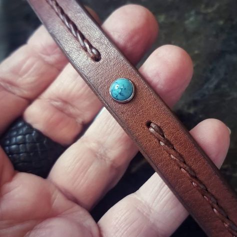 "◘ R E Y E S ◘ [kings] A single turquoise stone rivet is centered between two strands of round leather cord which have been braided in a twisting stair-step pattern reminiscent of a leader's crown. A Boho, Native American-style leather bracelet with a touch of tribal that befits both kings and queens. KINGS The D E T A I L S... * 11/16\" wide leather band hand-cut from 5-7 ounce luxury aztec latigo leather * One 10 mm Turquoise colored stone rivet * Hand-braided stair-step applique using 2 mm ro Diy Leather Bracelet, Diy Leather Projects, Leather Craft Projects, Leather Bracelets Women, Handmade Leather Bracelets, Leather Diy Crafts, Native American Style, Leather Cuff Bracelet, Turquoise Leather