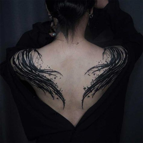 Shoulder Armor Tattoo Women, Shoulder Blade Wing Tattoo, Dark Shoulder Tattoos For Women, Shoulder Clavicle Tattoo, Gothic Shoulder Tattoos For Women, Blackwork Shoulder Tattoo, Shoulder Blades Tattoo, Dark Shoulder Tattoo, Dark Back Tattoos