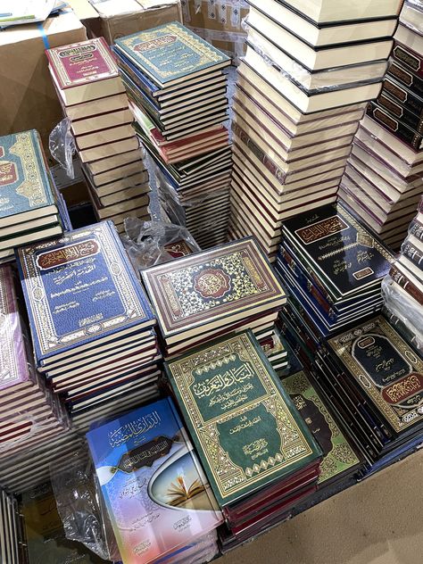 Arabic Literature Aesthetic, Arabic Learning Aesthetic, Arabic Books Aesthetic, Islamic Books Aesthetic, Study Arabic, Islamic Books Library, Hadith Books, Muslim Prayer Room Ideas, Books Islamic