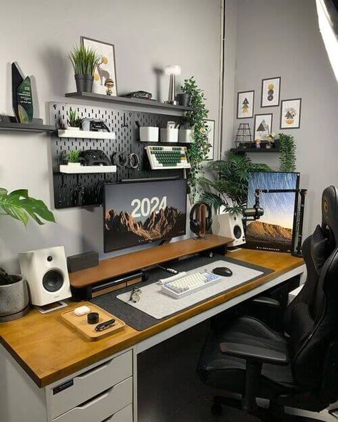 24 Best Desk Decor Ideas To Spark Your Creativity Gaming Pc Desk Setup, Work Desk Setup, Desk Makeover Ideas, Loft Workspace, Diy Desk Makeover, Mac Desk, Sala Gamer, Minimal Desk Setup, Desk Decor Ideas