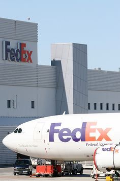 FedEx, package handler, delivery, logistics, warehouse, physical labor Money Videos Cash In Hand, Car Delivery, Delivery Pictures, Video Call With Boyfriend Screen Photo, Airport Pictures, Credit Card App, Good Photo Editing Apps, Cargo Airlines, Army Pics