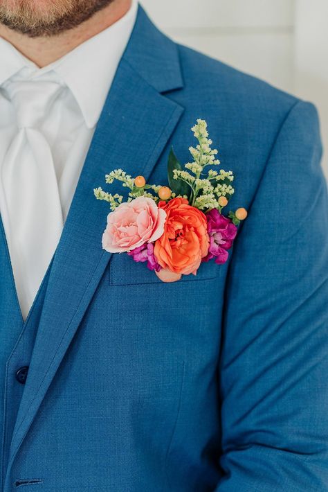 Multi Colored Bridal Bouquets, Bright Spring Color Wedding, Wedding Decorations Indoor Colorful, Multi Color Spring Wedding, Bright Themed Wedding, Minimalistic Colorful Wedding, Pink Orange And Navy Wedding, Colorful June Wedding, Wedding Ideas Bright Colors