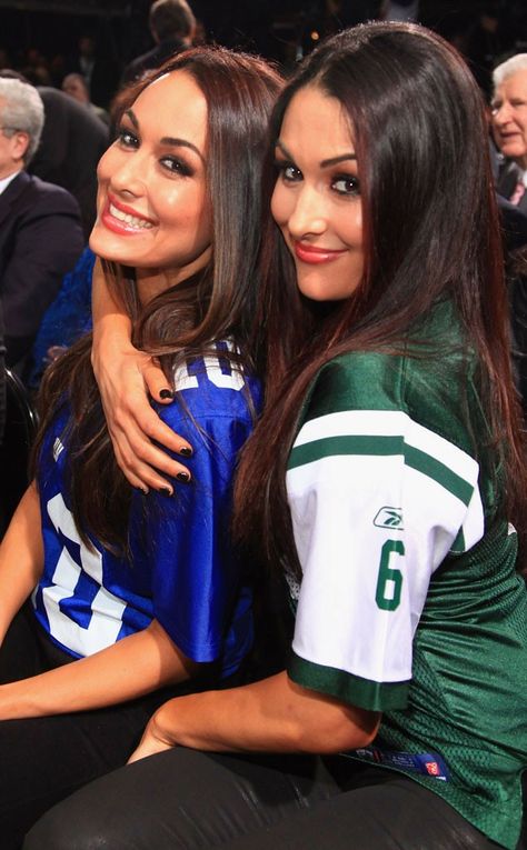 Brie (Giants) & Nikki (Jets) "The Bellas Twins Brie Bella Wwe, Nikki Bella Photos, Wwe Total Divas, The Bella Twins, Nikki And Brie Bella, Wrestling Stars, Wwe Female Wrestlers, Wwe Girls, Brie Bella