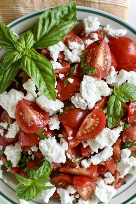 Essen, Feta And Tomato Salad, Tomato And Cheese Salad, Tomato Basil Feta Salad, Tomato Cheese Salad, Cherry Tomato Feta, Cherry Tomatoes And Feta Cheese, Feta Tomato Salad, Tomato Salad With Feta