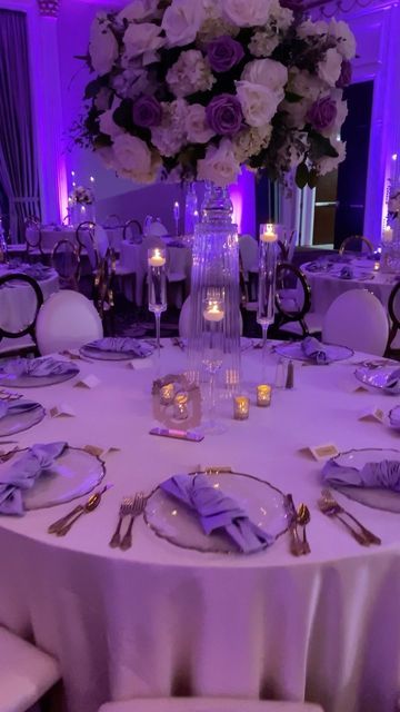 Wedding Venues Tangled, Quince Venue Ideas Lavender, Quince Decorations Ideas Purple, Lavender Royal Dress, Purple Venue Wedding, Purple Wedding Venue Decorations, Purple Themed Wedding Ideas, Quince Hall Decorations, Sweet 16 Venues Purple