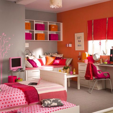 Generally pink and orange bedroom Cool Beds For Teens, Girls Bedroom Paint, Girl Room Inspiration, Retro Bedrooms, Girly Bedroom, Bedroom Decor For Teen Girls