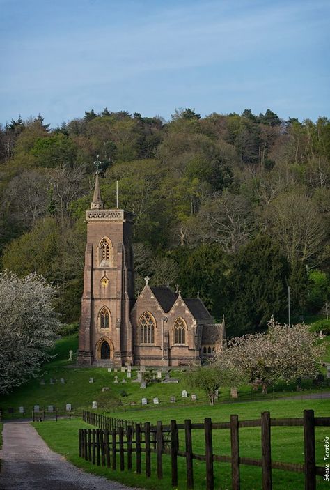 Church Architecture, England Countryside, Somerset England, English Village, Old Churches, Country Church, Cathedral Church, British Countryside, Old Church