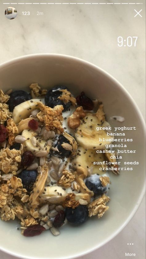 Yoghurt Bowl Breakfast, Muffin Yogurt Bowl, Healthy Greek Yogurt Bowls, Yoghurt Granola Bowl, Granola Yoghurt Bowl, Granola Bowl Ideas, Greek Yogurt Bowl Ideas, Yoghurt Fruit Bowl, Yoghurt Breakfast Ideas