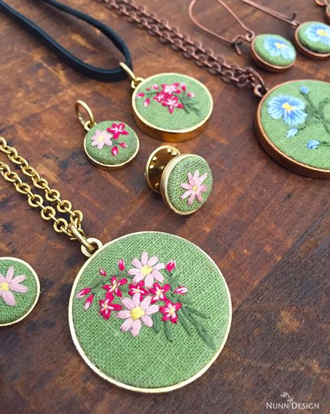 Jewelry Video, Hand Embroidered Jewelry, Diy Fabric Jewellery, Hand Embroidery Tutorial, Pola Sulam, Learn Embroidery, 자수 디자인, Embroidery Supplies, Bead Embroidery Jewelry